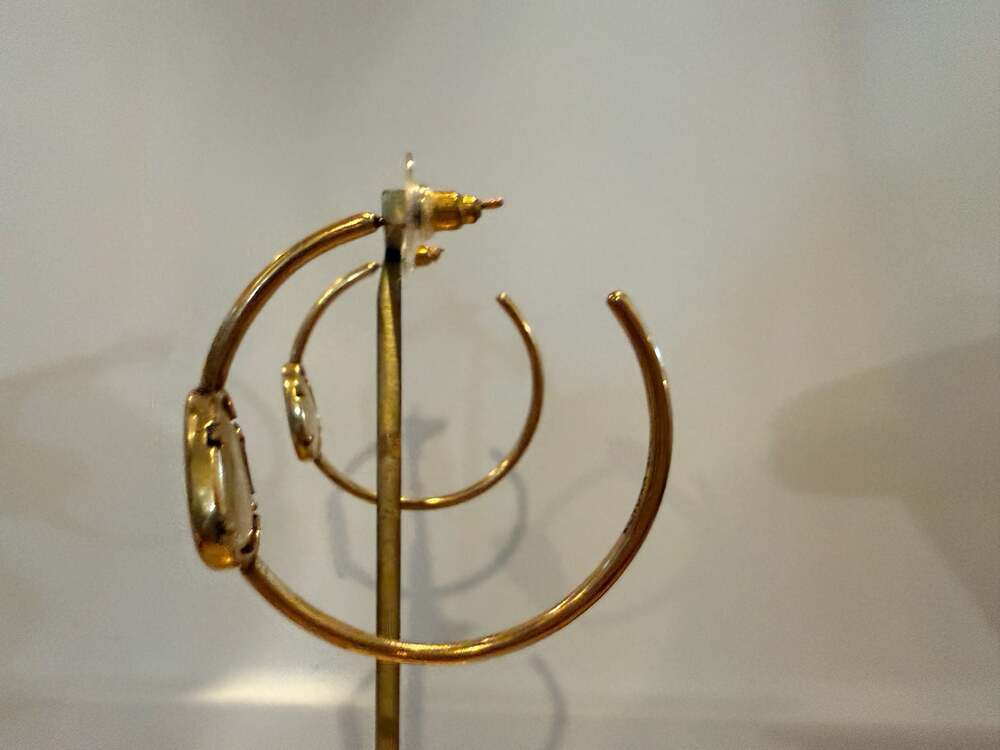 Kendra Scott Margot Hoop Earrings in Gold with Stone Accent - Picture 2 of 7